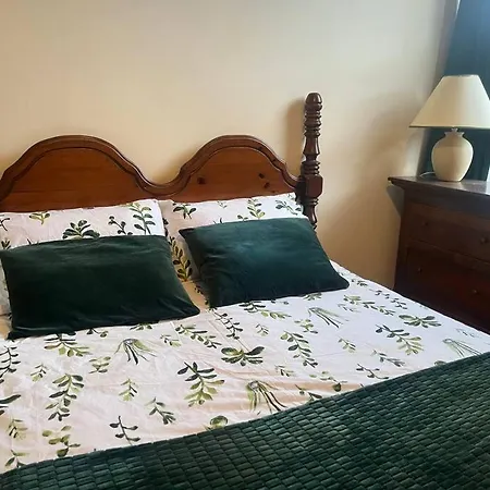 Two Bed Flat In Popular York Rd Apartment *