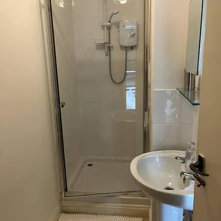Two Bed Flat In Popular York Rd
