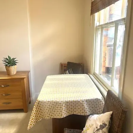 Two Bed Flat In Popular York Rd Apartment Birmingham